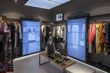 Ecran LED et LCD pour découvrir la collection de produits en digital et offrir une nouvelle expérience à vos clients