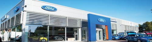 L'affichage dynamique LED dans une concession automobile est un moyen innovant de créer une expérience visuelle et digitale XXL sur vos nouveautés